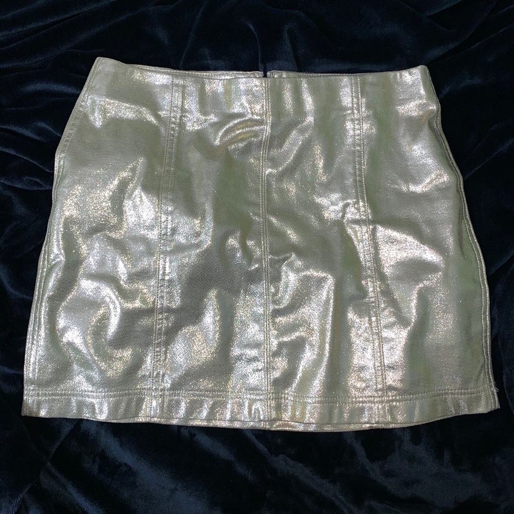 NWOT — Mid-Rise Rose Gold Skirt